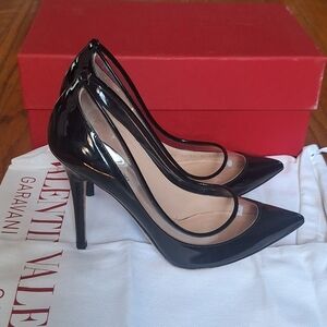 Valentino Garavani  pumps